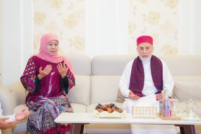 Gubernur Jawa Timur Khofifah Indar Parawansa menghadiri Haul dan Hari Lahir (Harlah) Pondok Pesantren Progresif Bumi Sholawat di Kabupaten Sidoarjo. (Foto: Adpim For DigitalJatim.com)