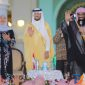 Gubernur Jawa Timur Khofifah Indar Parawansa bersama Atase Agama Kedutaan Besar Arab Saudi untuk Indonesia, Syeikh Ahmad bin Izza Al Hazimy, menggelar kegiatan buka puasa bersama ribuan masyarakat di Masjid Nasional Al-Akbar Surabaya. (Foto: Adpim For Digitaljatim)