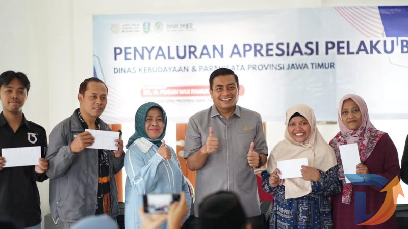 Anggota DPRD Jawa Timur Puguh Wiji Pamungkas bersama Dinas Kebudayaan dan Pariwisata di Taman Krida Budaya Pemprov Jatim, Malang. (Foto: Istimewa)