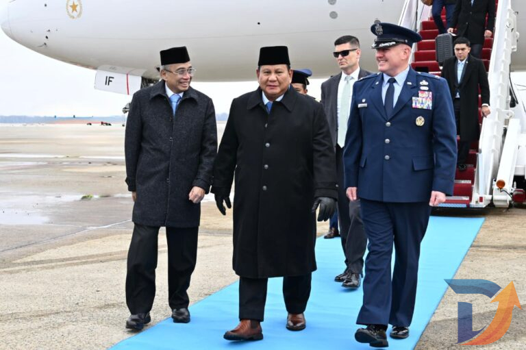 Presiden RI Prabowo Subianto didampingi Menteri ESDM mendarat di Pangkalan Militer Andrews, Washington DC. (Foto: Istimewa/Setkab.go.id)