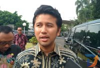 Wakil Gubenur Jawa Timur Emil Elestianto Dardak saat ditemui awak media usai acara Rapat Koordinasi Penyelenggaraan Program MBG di Kantor Gubernur Jawa Timur. (Foto: Syaiful/Digitaljatim)