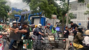 MAKI Jatim Bagikan 1.000 Paket Takjil di Hari Kedua Puasa, Pengendara Antusias