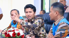 Wakil Gubenur Jawa Timur Emil Elestianto Dardak melakukan kunjungan kerja ke PT PLN (Persero) Unit Induk Transmisi Jawa Bagian Timur dan Bali (UIT JBM) serta PT PLN (Persero) Unit Pelaksana Pengatur Beban Jawa Timur di Sidoarjo. (Foto: Adpim For Digitaljatim)