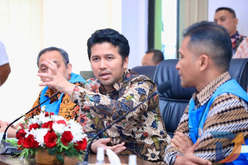 Wakil Gubenur Jawa Timur Emil Elestianto Dardak melakukan kunjungan kerja ke PT PLN (Persero) Unit Induk Transmisi Jawa Bagian Timur dan Bali (UIT JBM) serta PT PLN (Persero) Unit Pelaksana Pengatur Beban Jawa Timur di Sidoarjo. (Foto: Adpim For Digitaljatim)