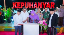 Gubernur Jawa Timur Khofifah Indar Parawansa meresmikan Penanganan Kumuh Skala Kawasan Terpadu dan Terintegrasi melalui Program Permata Jatim di Desa Kepuhanyar, Kecamatan Mojoanyar, Kabupaten Mojokerto. (Foto: Adpim For Digitaljatim)