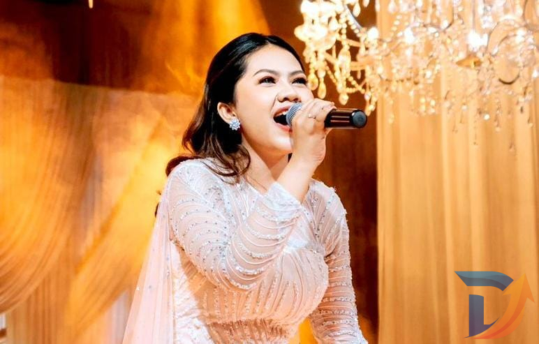 Penyanyi cantik dan dokter muda asal Jember Cindy Tsalista Nurhaliza Cahyono. (Foto: Istimewa/Digitaljatim)