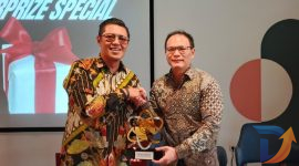 CEO PT Baba Rafi Internasional Hendy Setiono bersama CEO SLC Marketing Inc sekaligus Founder Connectpedia Sandy Wahyudi di Lantai 20 IdeaHub, Vaza Tower Surabaya. (Foto : Istimewa)