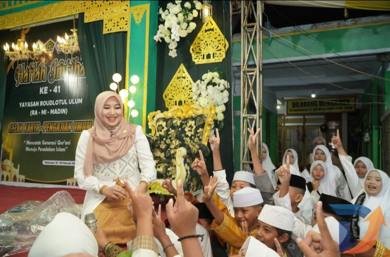 Anggota DPD RI Lia Istifhama saat hadir dalam acara Haflatul Imtihan di Yayasan Roudatul Ulum Wirogunan, Kota Pasuruan. (Foto: Istimewa). 