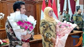 Gubernur Jawa Timur Khofifah Indar Parawansa (kanan) dan Wakil Gubernur Jawa Timur Emil Elestianto Dardak (Kiri) di Gedung Grahadi Nasional Surabaya. (Foto: Istimewa)