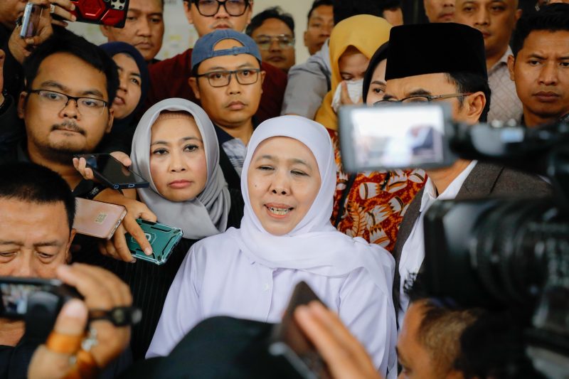 Gubernur Khofifah saat memberikan keterangan sebagai saksi dalam persidangan perkara dugaan korupsi dana hibah pokir pokmas di Pengadilan Tindak Pidana Korupsi (Tipikor) Juanda, Sidoarjo. (foto : Adpim For DigitalJatim.com)