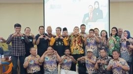 Aliansi Jurnalis Sidoarjo (AJS) menggandeng Wakil Ketua DPRD Sidoarjo Warih Andono menggelar dialog interaktif bersama kepala desa di ruang rapat komisi DPRD Sidoarjo. (Foto : Istimewa)