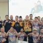 Aliansi Jurnalis Sidoarjo (AJS) menggandeng Wakil Ketua DPRD Sidoarjo Warih Andono menggelar dialog interaktif bersama kepala desa di ruang rapat komisi DPRD Sidoarjo. (Foto : Istimewa)
