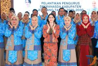 Ketua Dekranasda Jawa Timur Arumi Bachsin Emil Dardak menghadiri pengukuhan jajaran pengurus Dekranasda Kab. Jombang periode 2025-2030 di Pendopo Kab. Jombang. (Foto: Adpim For Digitaljatim.com)