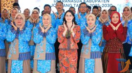 Ketua Dekranasda Jawa Timur Arumi Bachsin Emil Dardak menghadiri pengukuhan jajaran pengurus Dekranasda Kab. Jombang periode 2025-2030 di Pendopo Kab. Jombang. (Foto: Adpim For Digitaljatim.com)