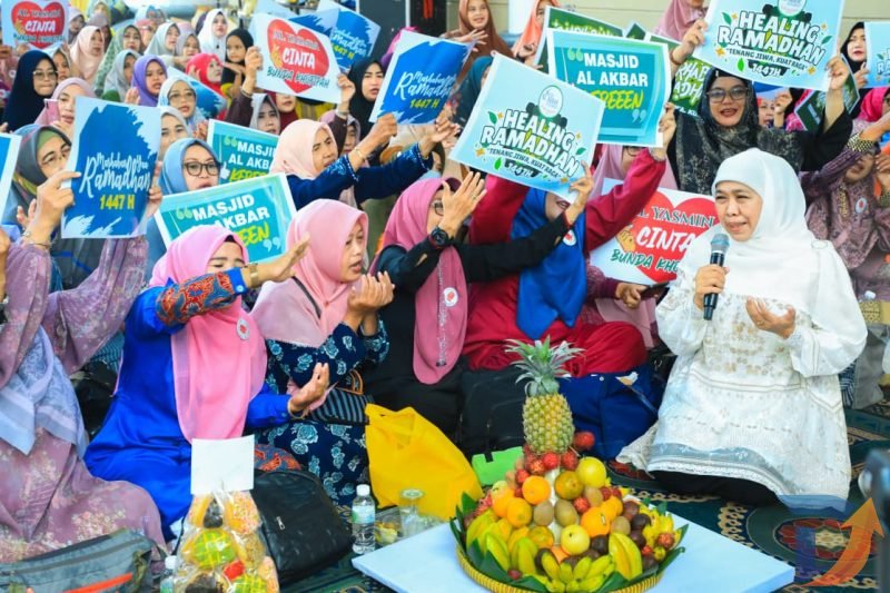 Gubernur Jawa Timur Khofifah Indar Parawansa menghadiri gelaran tradisi Megengan yang diawali dengan istigasah, zikir dan selawat di Masjid Al Akbar Surabaya.(Foto : Adpim For Digitaljatim.com)