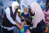 Gubernur Jawa Timur Khofifah Indar Parawansa kembali menggelar Pasar Murah titik ke-23 di Taman Pelangi, Desa Dengkol, Kec Singosari, Kabupaten Malang. (Foto: Adpim For Digitaljatim)