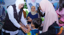 Gubernur Jawa Timur Khofifah Indar Parawansa kembali menggelar Pasar Murah titik ke-23 di Taman Pelangi, Desa Dengkol, Kec Singosari, Kabupaten Malang. (Foto: Adpim For Digitaljatim)