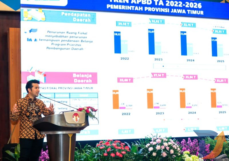 Wakil Gubenur Jawa Timur Emil Elestianto Dardak memberikan materi kepada 60 peserta PKN II di Kantor Badan Pengembangan Sumber Daya Manusia (BPSDM) Provinsi Jawa Timur, Surabaya. (Foto: Adpim For digitalJatim)