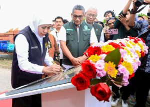 Gubernur Khofifah Resmikan SPAM Mojolagres, Kapasitas Air Kini Tembus 300 Liter per Detik