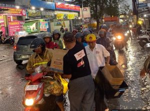 Aksi Sosial Ramadan, LSM MAKI Jatim Tebar 1.250 Paket Takjil di Kawasan Perum Menganti Permai