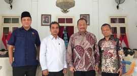 Ketua KONI Jawa Timur Muh Nabil bersama jajaran pengurus sekaligus Ketua Umum Konfederasi Olahraga NU (KONU) Firman Syah Ali di Pendopo Bangkalan. (Foto: Istimewa)