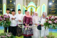 Gubernur Jawa Timur Khofifah Indar Parawansa membuka Pameran Kiswah Syekh Abdul Qadir Al Jailani di Masjid Nasional Al Akbar Surabaya. (Foto: Adpim For DigitalJatim)