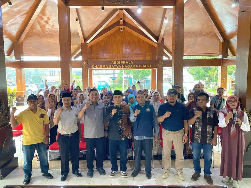 Anggota Komisi E DPRD Jawa Timur Puguh Wiji Pamungkas, dalam acara Ngabuburit dan Ikhtiar Ramadan Menuju Ekonomi Mandiri UMKM Go Digital yang digelar ISMI Malang di Pendopo Kecamatan Karangploso, Kabupaten Malang. (Foto: Istimewa)
