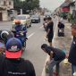 Tim Relawan Masyarakat Anti Korupsi Indonesia (MAKI) Jawa Timur kembali menggelar aksi sosial dengan membagikan 1.000 paket takjil gratis kepada para pengguna jalan di Jalan Leces, Kabupaten Probolinggo. (Foto: Istimewa)