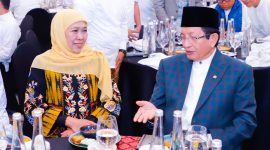 Gubernur Jawa Timur Khofifah Indar (Kiri) bersama Menteri Agama RI Nasaruddin Umar melakukan buka puasa bersama di Sheraton Surabaya Hotel & Towers. (Foto: KIP For DigitalJatim)