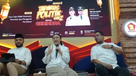 Wakil Wali Kota Blitar dan Wakil Bendahara PD Tidar Jawa Timur Elim Tyu Samba (Tengah) bersama Wakil Walikota Batu dan Ketua DPC Gerindra Kota Batu Heli Suyanto (kiri) didampingi Ketua DPD Gerindra Jawa Timur Anwar Sadad (kiri) di kantor DPD Gerindra Jatim. (Foto: Syaiful)