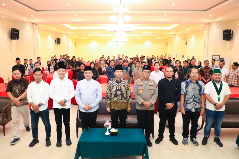 Wakil Gubernur Jawa Timur Emil Elestianto Dardak menghadiri peringatan Dies Natalis ke-79 sekaligus Reuni Kader Himpunan Mahasiswa Islam (HMI) yang digelar Badan Koordinasi (Badko) HMI Jawa Timur di Hotel Narita Surabaya. (Foto: Adpim For DigitalJatim)