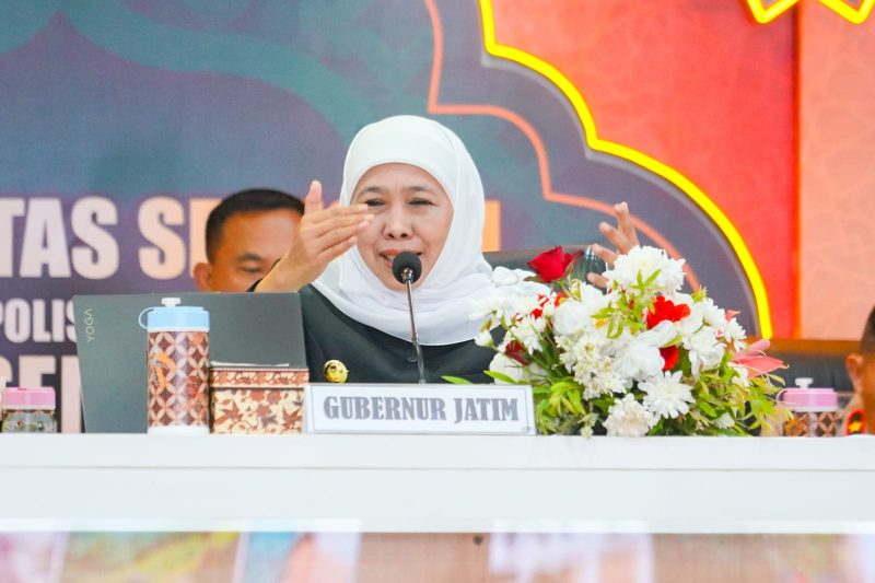Gubernur Jawa Timur Khofifah Indar Parawansa menghadiri Rapat Koordinasi (Rakor) Lintas Sektoral dalam rangka Operasi Ketupat Semeru 2026 di Rupatama Polda Jatim. (Foto: Adpim For DigitalJatim)