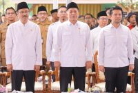 Wakil Gubenur Emil Elestianto Dardak mendampingi Menteri Koperasi dan Menteri Sosial menghadiri koperasi merah putih dan  program keluarga harapan (PKH) di  KDMP Gejugjati, Lekok, Kabupaten Pasuruan. (Foto: Adpim For DigitalJatim)