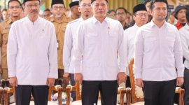 Wakil Gubenur Emil Elestianto Dardak mendampingi Menteri Koperasi dan Menteri Sosial menghadiri koperasi merah putih dan  program keluarga harapan (PKH) di  KDMP Gejugjati, Lekok, Kabupaten Pasuruan. (Foto: Adpim For DigitalJatim)