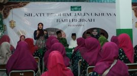 Anggota DPD RI Lia Istifhama melakukan pertemuan hangat bersama jajaran Muslimat NU Wonocolo di SD Taquma, Surabaya. (Foto: Istimewa)