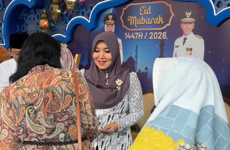 Anggota DPD RI Lia Istifhama saat menghadiri open house di Rumah kediaman Gubernur Khofifah, Surabaya. (Foto: Istimewa)