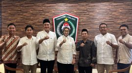 Ketua GP Ansor Lumajang Izzuddin silaturahmi bersama Bupati Indah di Pemkab Lumajang. (Foto: Istimewa)