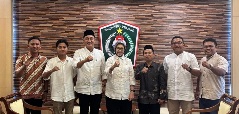 Ketua GP Ansor Lumajang Izzuddin silaturahmi bersama Bupati Indah di Pemkab Lumajang. (Foto: Istimewa)