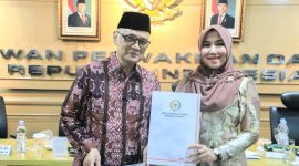 Menteri Haji dan Umrah RI, Mochamad Irfan Yusuf atau Gus Irfan bersama Anggota DPD RI Lia Istifhama. (Foto: Istimewa)