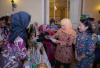 Gubernur Jawa Timur Khofifah Indar Parawansa memimpin Misi Dagang dan Investasi antara Provinsi Jawa Timur dengan DKI Jakarta yang digelar di Ballroom Menara Peninsula Hotel Jakarta. (Foto: Adpim For digitalJatim)