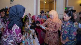 Gubernur Jawa Timur Khofifah Indar Parawansa memimpin Misi Dagang dan Investasi antara Provinsi Jawa Timur dengan DKI Jakarta yang digelar di Ballroom Menara Peninsula Hotel Jakarta. (Foto: Adpim For digitalJatim)