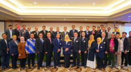 Ketua Umum Pengurus Pusat (PP) Ikatan Alumni (IKA) Universitas Airlangga (UNAIR) yang juga Gubernur Jawa Timur Khofifah Indar Parawansa, secara resmi melantik jajaran Pengurus Wilayah (PW) IKA Unair DKI Jakarta periode 2025-2030 di Hotel Millenium Jakarta. (Foto: Adpim For DigitalJatim)