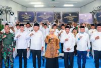 Gubernur Jawa Timur Khofifah Indar Parawansa meresmikan rehabilitasi dan revitalisasi sarana prasarana 51 satuan pendidikan jenjang SMA, SMK, dan SLB negeri maupun swasta di SMAN 2 Lamongan. (Foto: Adpim For DigitalJatim)