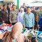 Gubernur Jawa Timur Khofifah Indar Parawansa mendampingi Wakil Presiden RI Gibran Rakabuming meninjau Pasar Gelondong Gede, Kabupaten Tuban. (Foto: Adpim For DigitalJatim)