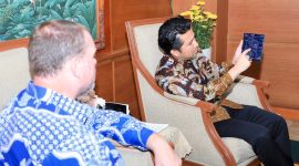 Wakil Gubernur Jawa Timur Emil Elestianto Dardak menerima Minister Counsellor for Development dari Kedutaan Besar Inggris (FCDO), Peter Rajadiston di Kantor Gubernur Jatim, Jl. Pahlawan Surabaya. (Foto: Adpim For DigitalJatim)