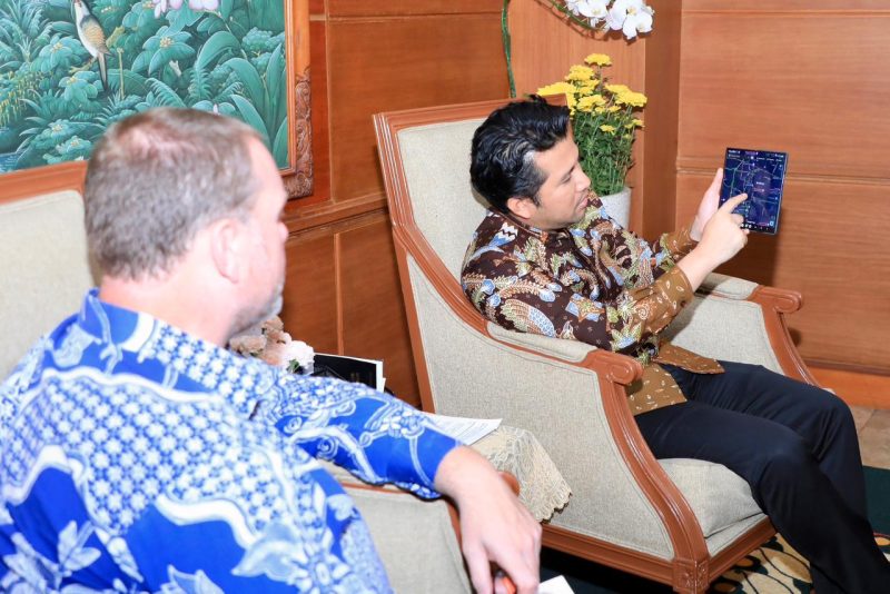 Wakil Gubernur Jawa Timur Emil Elestianto Dardak menerima Minister Counsellor for Development dari Kedutaan Besar Inggris (FCDO), Peter Rajadiston di Kantor Gubernur Jatim, Jl. Pahlawan Surabaya. (Foto: Adpim For DigitalJatim)