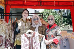 Kolaborasi PKK-DWP Jatim Gelar Bazar Ramadan, Arumi Soroti Kemandirian Ekonomi Keluarga