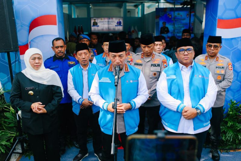 Gubernur Jawa Timur Khofifah Indar Parawansa mendampingi Kapolri Jenderal Listyo Sigit Prabowo menghadiri kegiatan Silaturahmi dan Safari Ramadan bersama Konfederasi Serikat Pekerja Seluruh Indonesia (KSPSI) Jawa Timur di Surabaya. (Foto: Adpim For DigitalJatim)