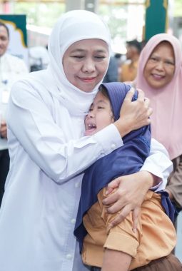 Gubernur Khofifah Ajak 95 Siswa Disabilitas di Madiun Belanja Lebaran