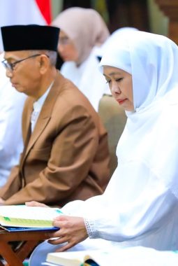 Ramadan Inklusif! Gubernur Khofifah Ajak Komunitas Tuli Ikut Khotmil Quran di Grahadi